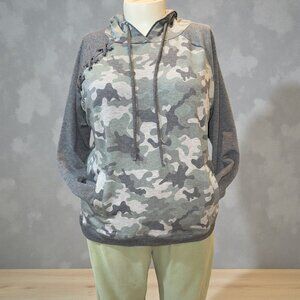 Maurices Size 1X Gray Camo Raglan Sleeve Hooded Sweatshirt - Super Soft!